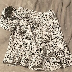 SHEIN White and Black Patterned Fabric